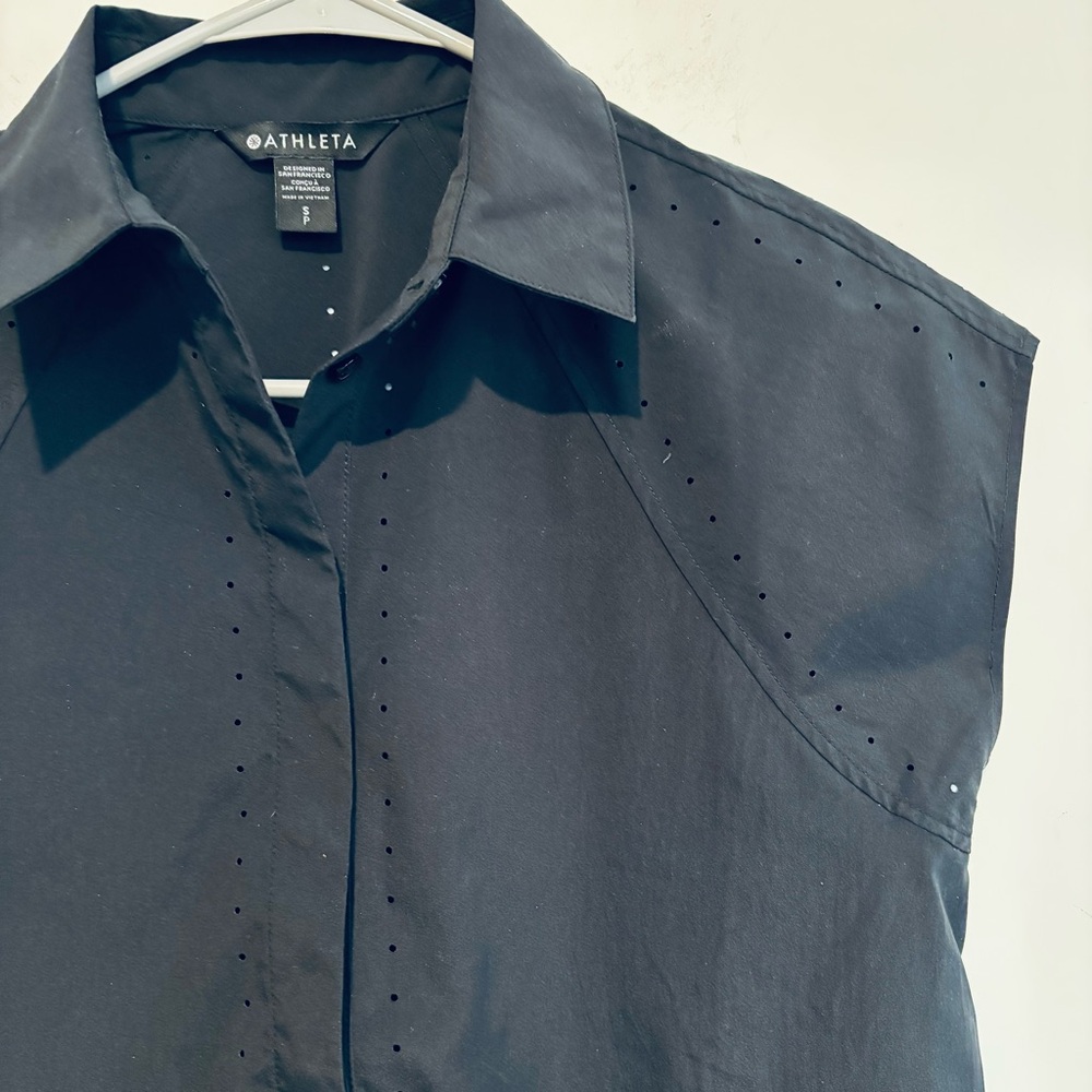 Athleta Perforated Blouse w/Collar & Front Buttons